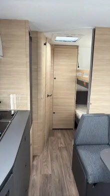 Sicht vorne-hinten Fendt Apero Activ 560 SKM
