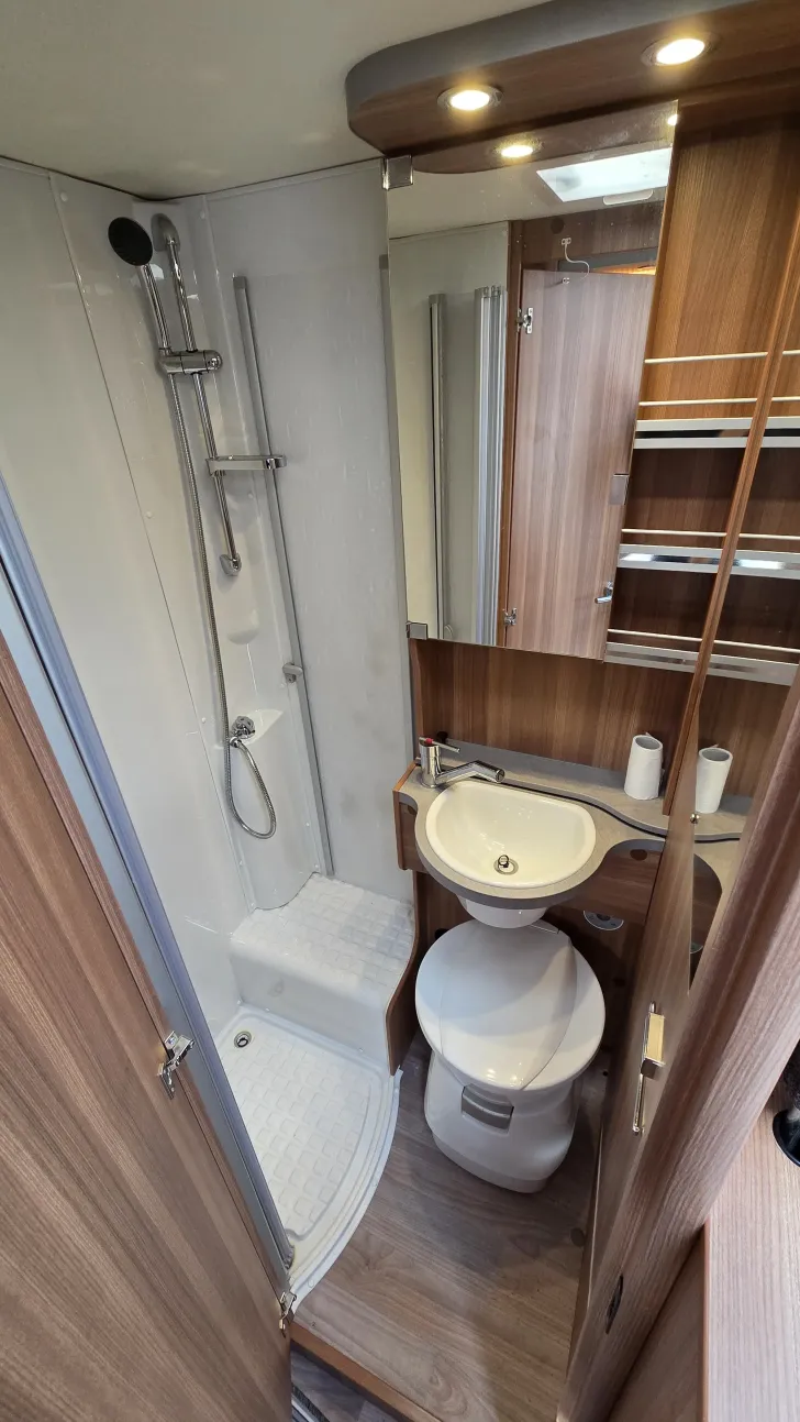 Fahrzeugbild Weinsberg CaraCompact 600 MEG EDITION [PEPPER] Längsbetten mit nur 3.750km !! #9