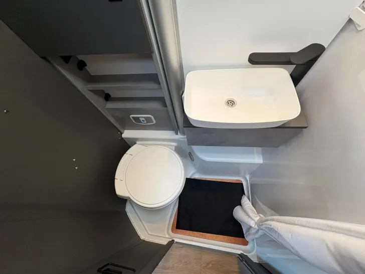 Fahrzeugbild Crosscamp EXPDN 7.0 E Peugeot SALE: spare bis zu 11000 EUR #28