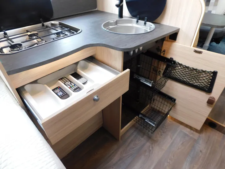 Fahrzeugbild Sunlight T 64 Hubbett, Solar, Wechselrichter, SAT, Klima #17