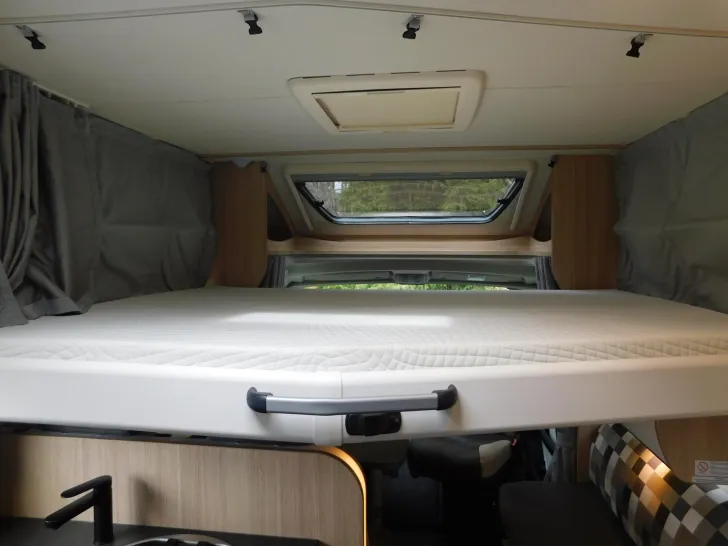 Fahrzeugbild Sunlight T 64 Hubbett, Solar, Wechselrichter, SAT, Klima #23