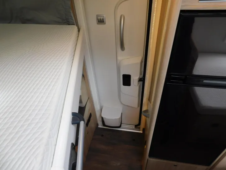 Fahrzeugbild Sunlight T 64 Hubbett, Solar, Wechselrichter, SAT, Klima #24