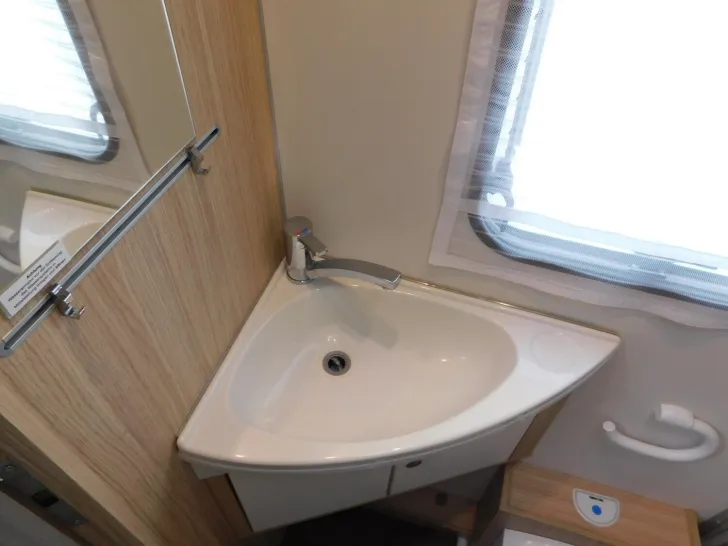 Fahrzeugbild Sunlight T 64 Hubbett, Solar, Wechselrichter, SAT, Klima #27