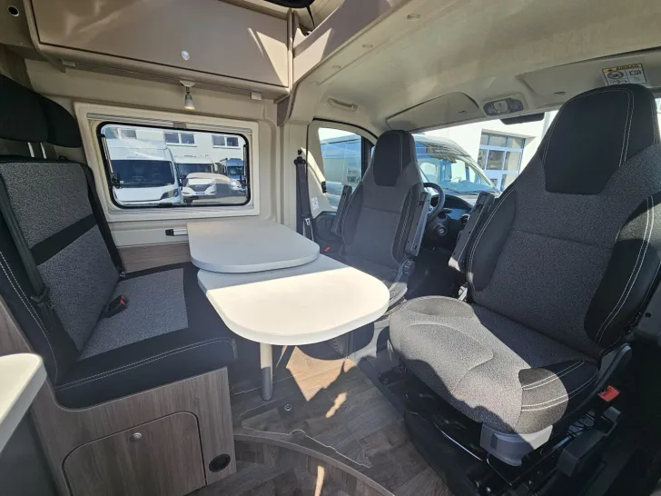 Fahrzeugbild Carado pro CV 600 Schlafdach|DigitalPaket|190Ah|8GAutom #15