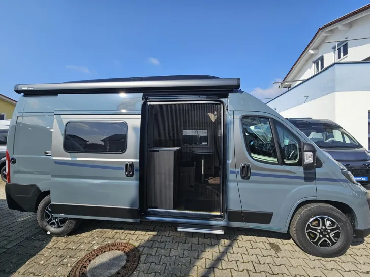 Fahrzeugbild Carado pro CV 600 Schlafdach|DigitalPaket|190Ah|8GAutom #19