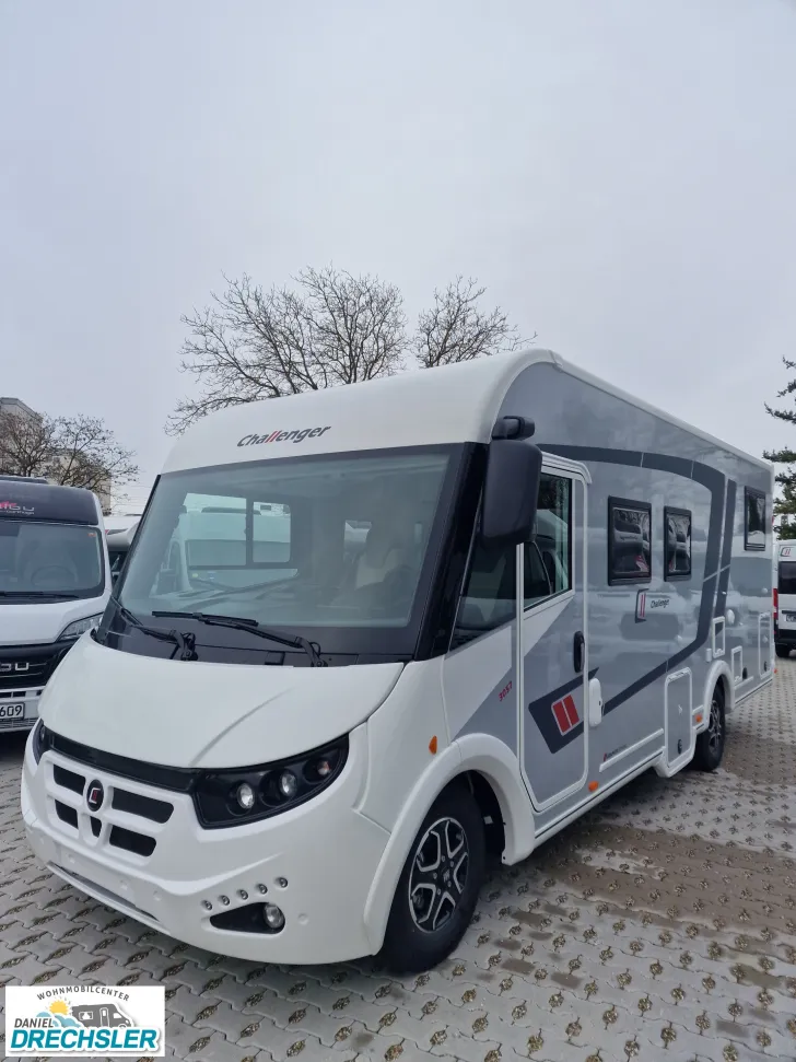 Fahrzeugbild Challenger 3057 Graphite Edition #1