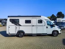 Fahrzeugbild Bürstner Signature SFT 7.0 Auf dem Hof #30