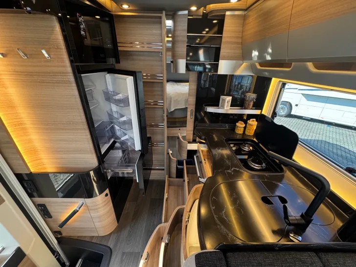 Fahrzeugbild Concorde Charisma 910 MI Graphite Edition MirrorC*Li-Ion #15
