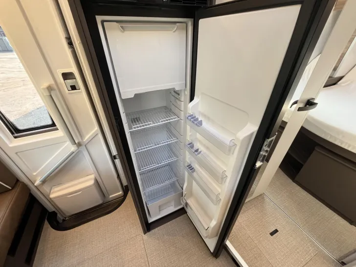 Fahrzeugbild Bürstner B66 TD 732 Lyseo |Hubbett|Kamera|SAT|Markise #11