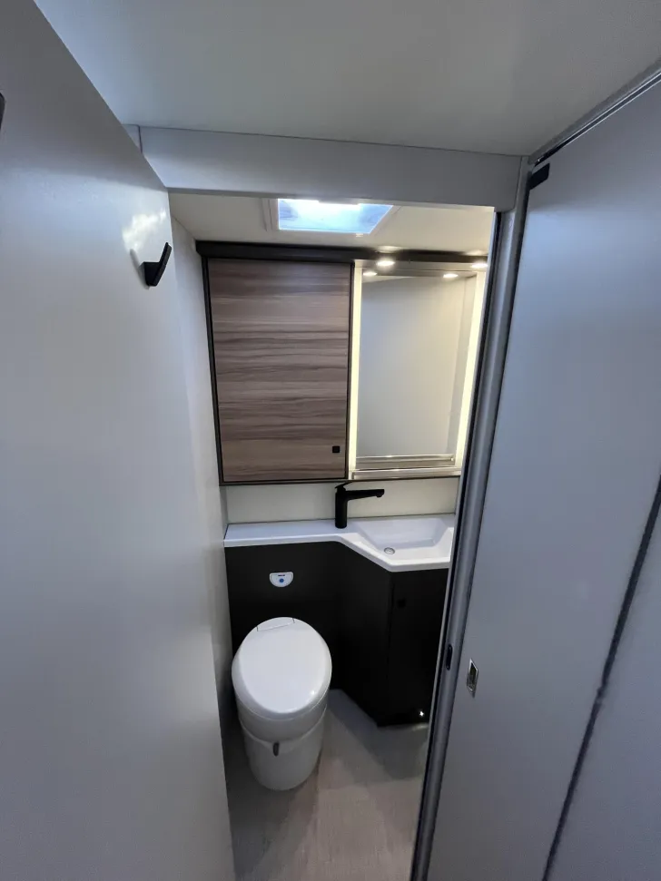 Fahrzeugbild Bürstner B66 TD 732 Lyseo |Hubbett|Kamera|SAT|Markise #12