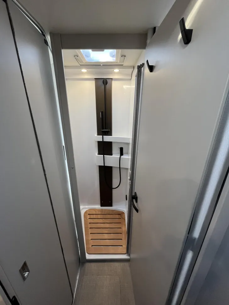 Fahrzeugbild Bürstner B66 TD 732 Lyseo |Hubbett|Kamera|SAT|Markise #13