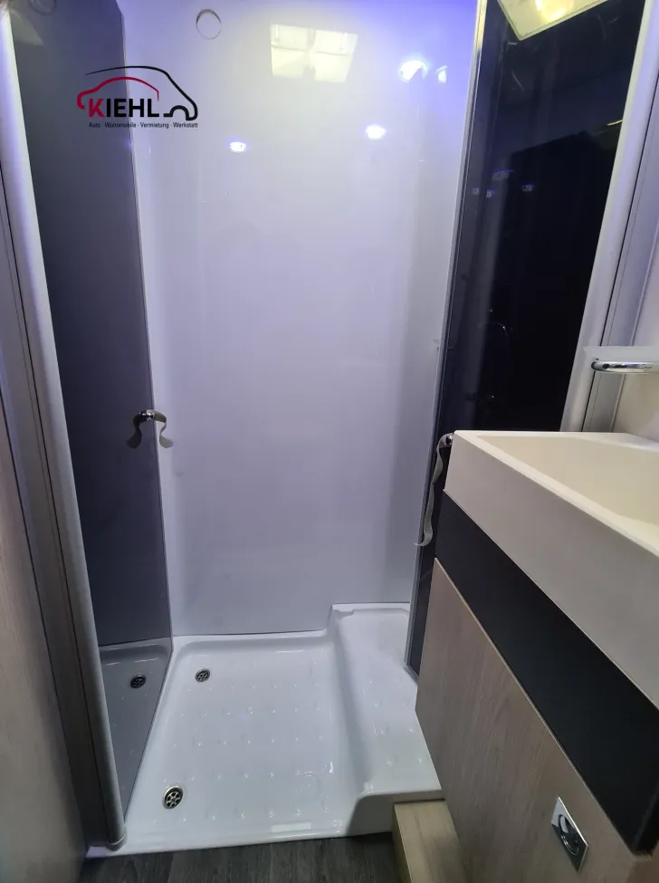 Fahrzeugbild Chausson Flash C 714 GA *Brennstoffzelle*Mitnahme Hund* #27