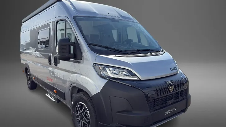 Schräg Vorne Sunlight Camper Van Cliff640 Sofort verfügbar