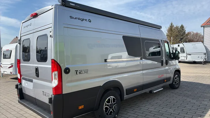 Schräg Hinten Sunlight Camper Van Cliff640 Sofort verfügbar