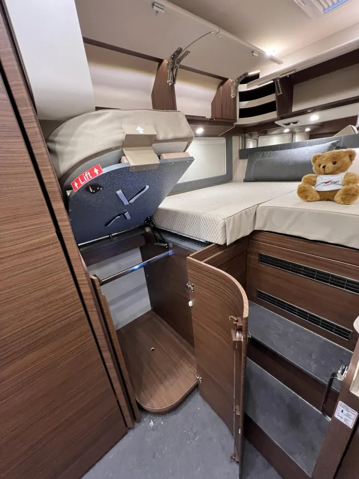 Fahrzeugbild Carthago chic c-line I 5.9 XL LE Mercedes (318) #28