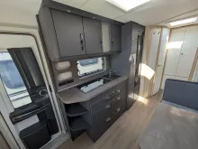 Fahrzeugbild Hobby De Luxe 545 KMF 2000kg/Zulassung 100/Alu/Antischlinger-Kupplung #8