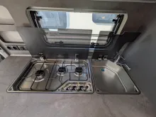 Fahrzeugbild Hobby De Luxe 545 KMF 2000kg/Zulassung 100/Alu/Antischlinger-Kupplung #11