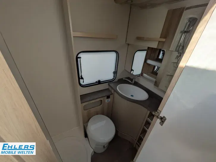 Fahrzeugbild Hobby De Luxe 545 KMF 2000kg/Zulassung 100/Alu/Antischlinger-Kupplung #16