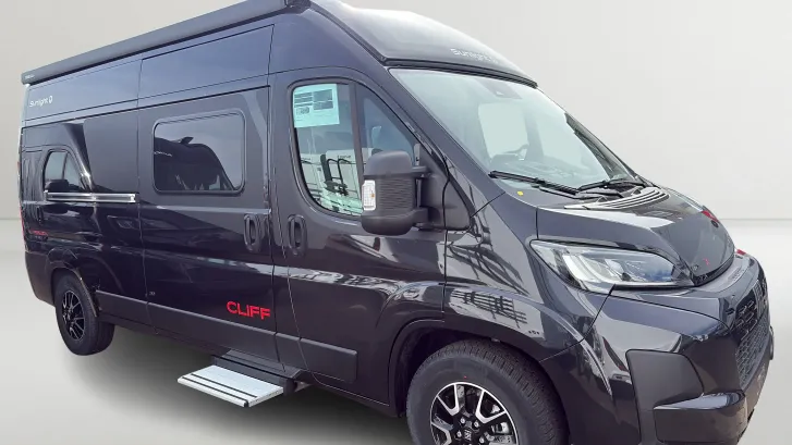 Schräg Vorne Sunlight Camper Van CLIFF 600 X Sofort verfügbar