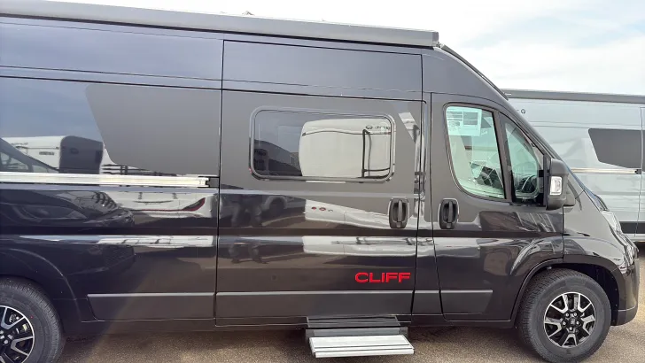 Seitlich Sunlight Camper Van CLIFF 600 X Sofort verfügbar