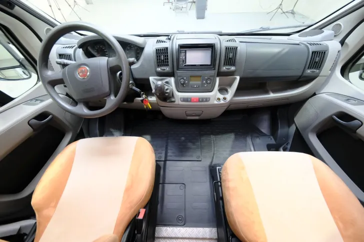 Fahrzeugbild Dethleffs T 6901 Eighty Edition/Festbett/Panorama/2xKlima #6