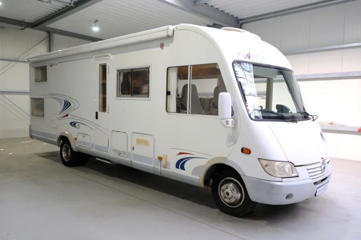 Fahrzeugbild Frankia I 8000 BD Luxury Class/1.Hand/Festbett+Hubbett #2