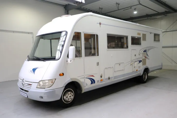 Fahrzeugbild Frankia I 8000 BD Luxury Class/1.Hand/Festbett+Hubbett #3