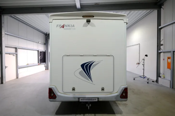 Fahrzeugbild Frankia I 8000 BD Luxury Class/1.Hand/Festbett+Hubbett #4