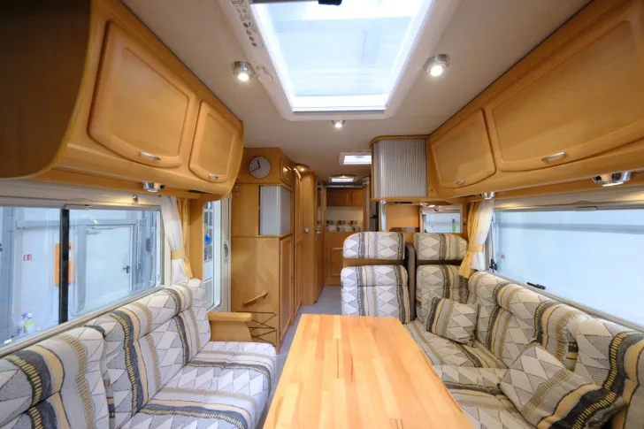 Fahrzeugbild Frankia I 8000 BD Luxury Class/1.Hand/Festbett+Hubbett #10