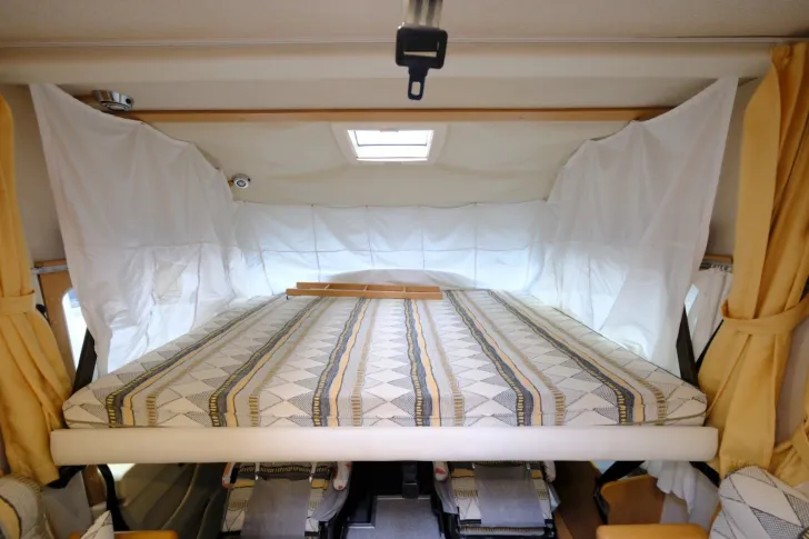 Fahrzeugbild Frankia I 8000 BD Luxury Class/1.Hand/Festbett+Hubbett #12