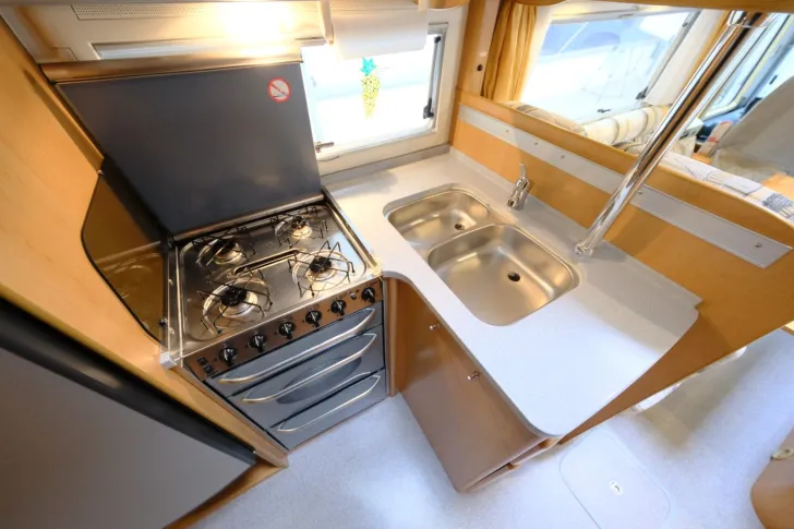 Fahrzeugbild Frankia I 8000 BD Luxury Class/1.Hand/Festbett+Hubbett #14