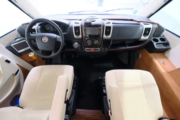 Fahrzeugbild Carthago Chic C- Line 4.2/Einzelbetten+Hubbett/2xKlima #7