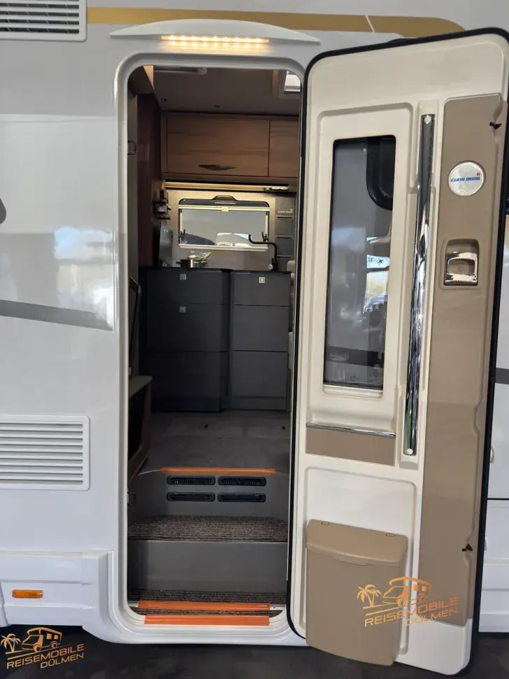 Fahrzeugbild Eura Mobil Integra Line GT 726EF Mondial Pakete MBUX #10