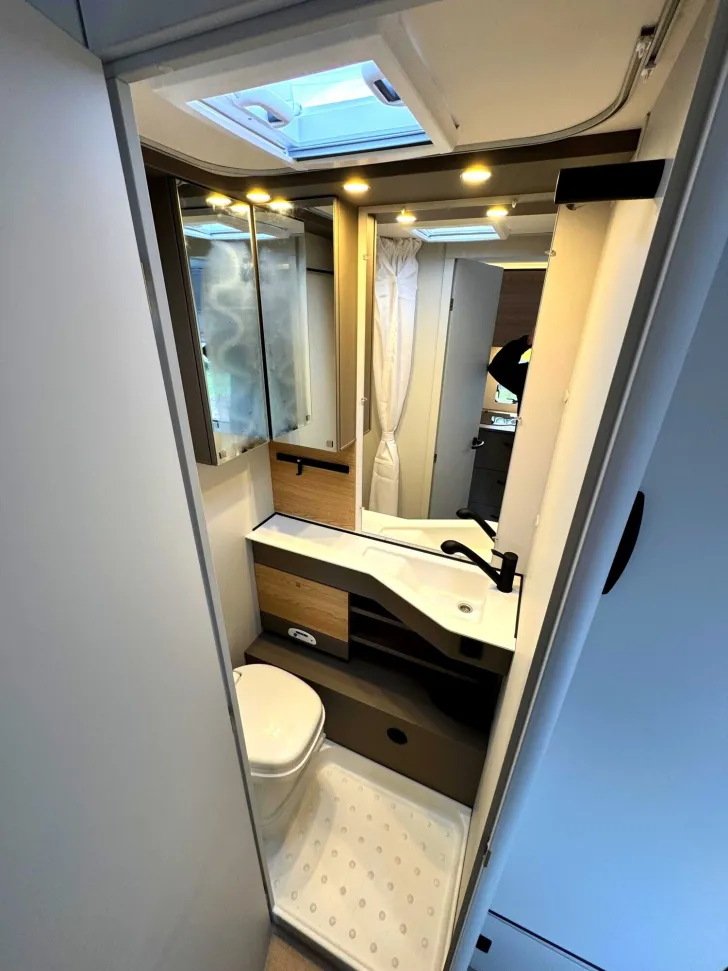 Fahrzeugbild Bürstner B66 485 TS 1800KG|DUSCHE|KOMFORT-AUSSTATTUNG #16