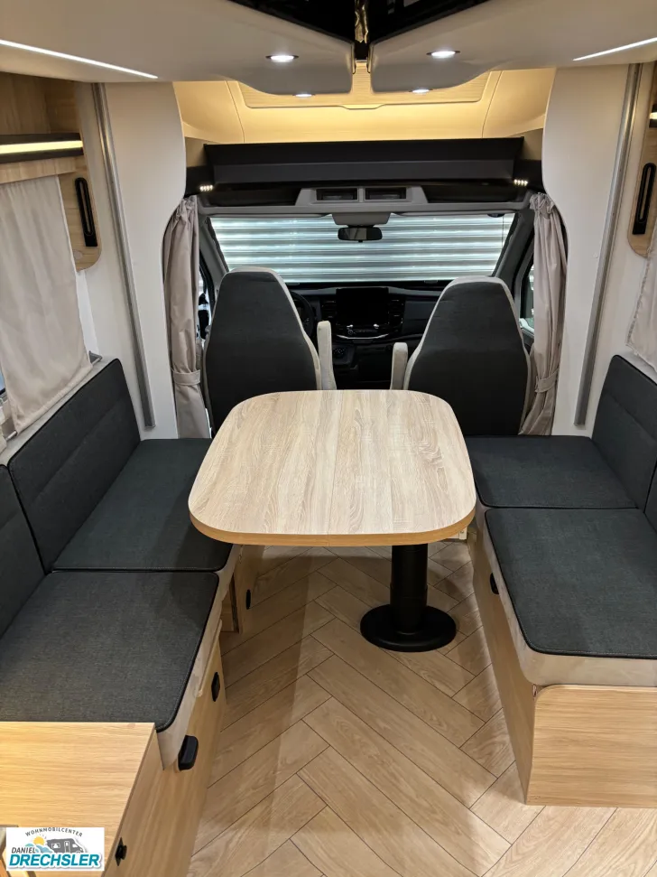 Fahrzeugbild Challenger 270 Graphite Edition #7