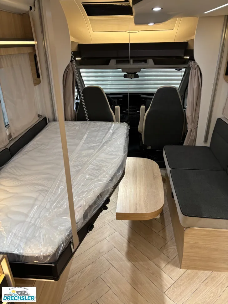 Fahrzeugbild Challenger 270 Graphite Edition #8