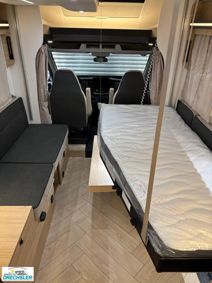 Fahrzeugbild Challenger 270 Graphite Edition #9