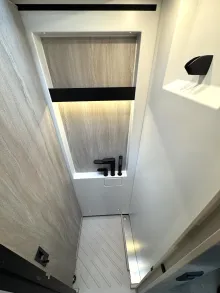 Fahrzeugbild Bürstner Signature SFT 7.0 VERFÜGBAR AB OKTOBER 2026 #13