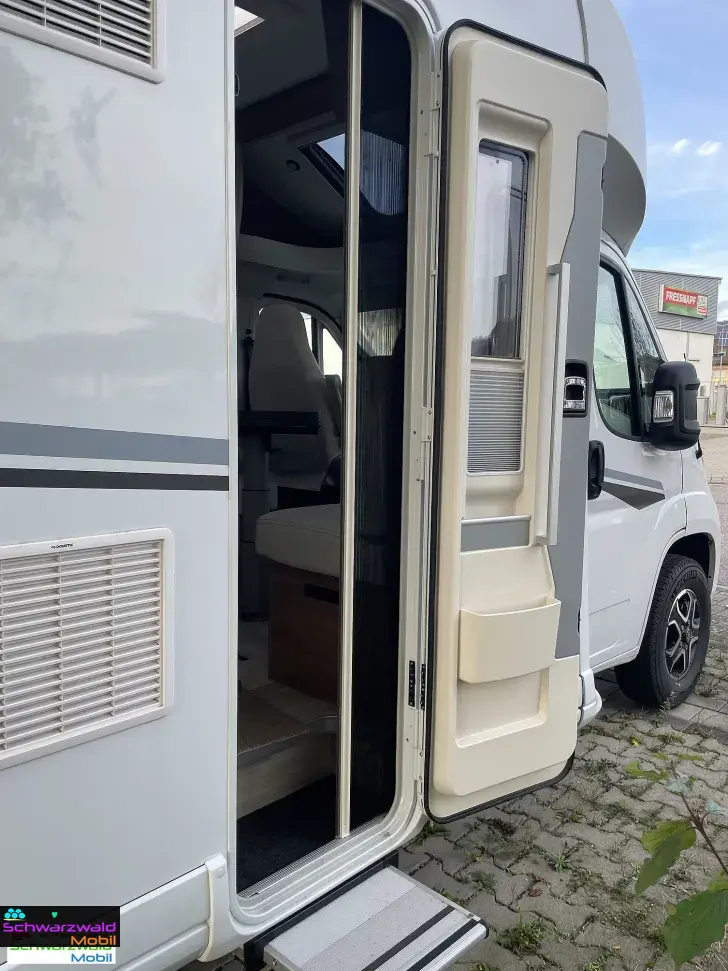 Fahrzeugbild Pilote P720FGJ 180PS, 4,4 T, Bettumbau, Markise, F2F #6