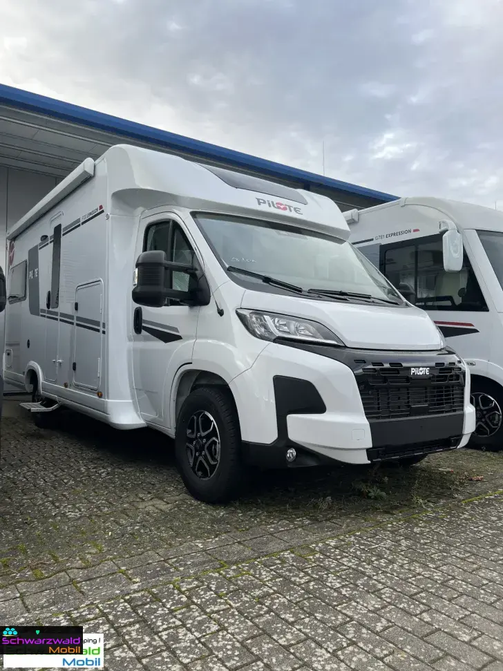 Fahrzeugbild Pilote P720U Expr.Rundsitzgruppe 180PS autom. 3,5T uvm. #2