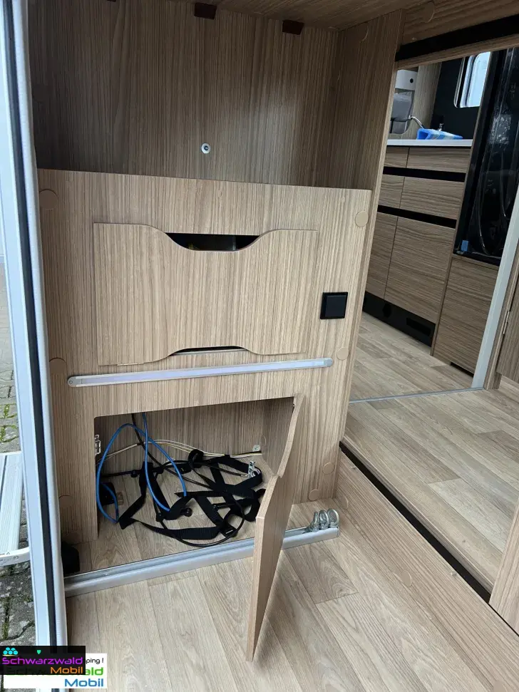 Fahrzeugbild Pilote P720U Expr.Rundsitzgruppe 180PS autom. 3,5T uvm. #12