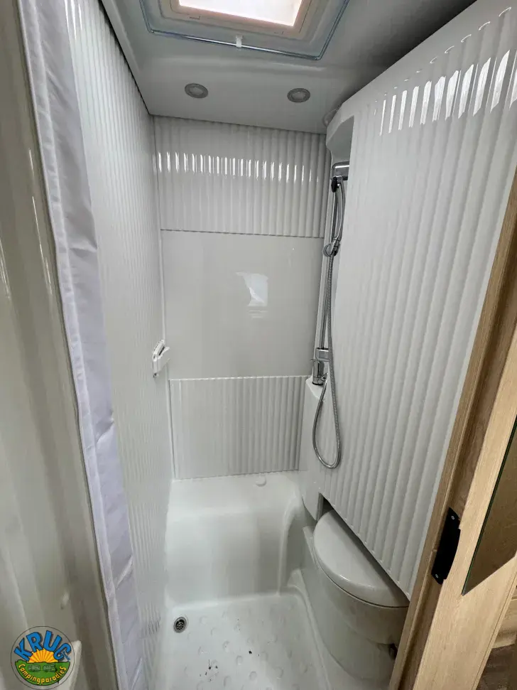 Fahrzeugbild Sunlight V 67S #10