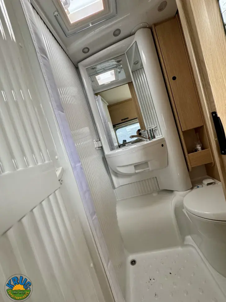 Fahrzeugbild Sunlight V 67S #11