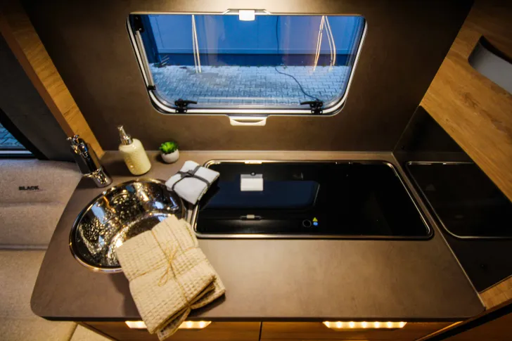 Fahrzeugbild Knaus Südwind 500 FU Black Selection | Gas-Paket | Modelljahr 2026 #9