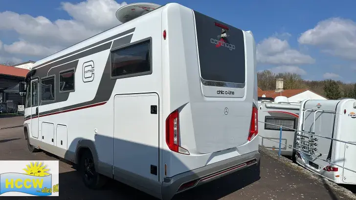 Schräg Hinten Carthago chic c-line I 4.9 LE L TV-Paket + Wechselrichter