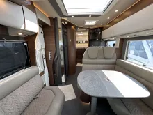 Sicht vorne-hinten Carthago chic c-line I 4.9 LE L TV-Paket + Wechselrichter