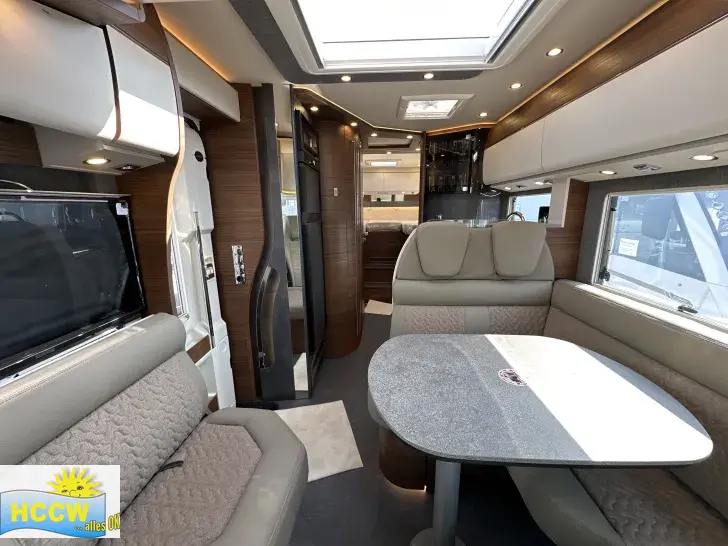 Sicht vorne-hinten Carthago chic c-line I 4.9 LE L TV-Paket + Wechselrichter