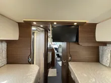 Sicht vorne-hinten Carthago chic c-line I 4.9 LE L TV-Paket + Wechselrichter