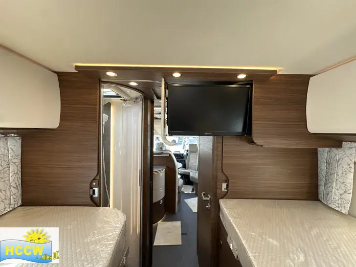 Sicht vorne-hinten Carthago chic c-line I 4.9 LE L TV-Paket + Wechselrichter