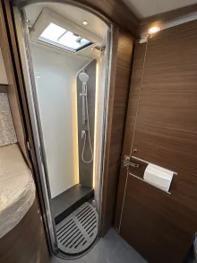 Dusche Carthago chic c-line I 4.9 LE L TV-Paket + Wechselrichter